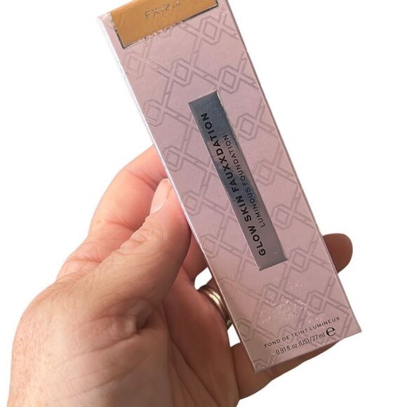 XX Revolution Glow Skin FauXXdation Foundation FX12.2‎ - Picture 1 of 6